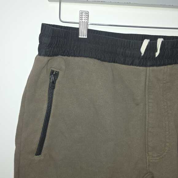 Fear of God Essentials FOG Sweat Shorts Size L Olive Taupe Zip Pocket Fleece - Picture 2 of 7
